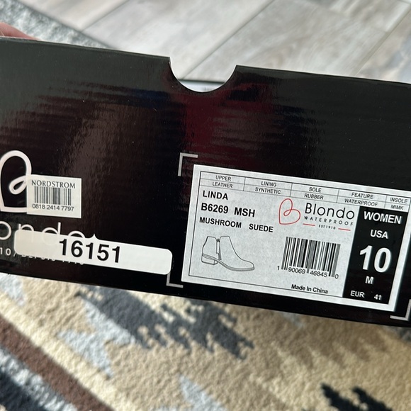 BLONDO Mushriom Suede Waterproof Dual Side Zip Wood Stacked Heel Bootie - Picture 9 of 9